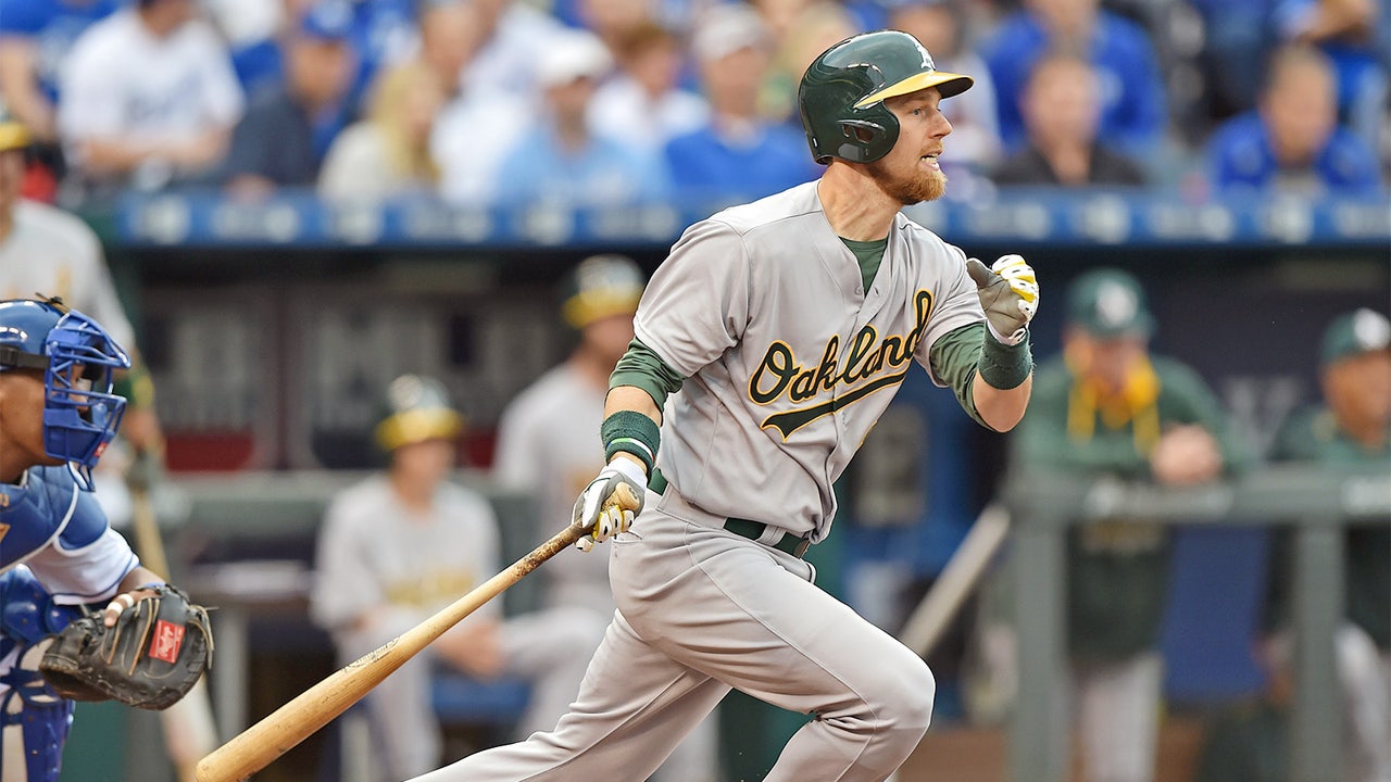 Royals land switch-hitting utilityman Ben Zobrist in trade with A's